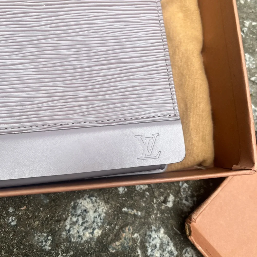 Lovely lavender LV leather bag - Picture 6 of 13